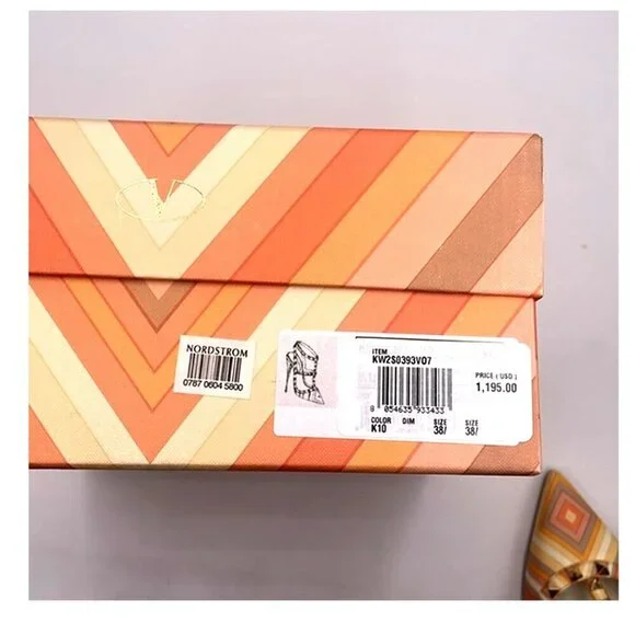 RARE Valentino Rockstud 1975 Pump, size 38.5, US 7, Matching Box NWT, MSRP $1195 - Picture 12 of 16